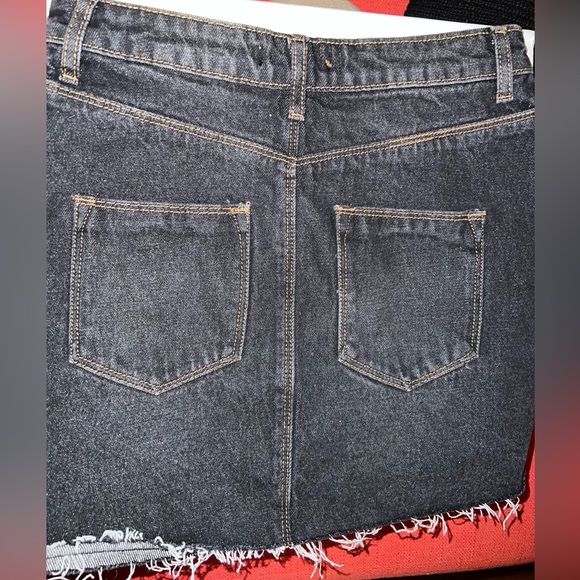 High rise distressed denim skirt - Small - Picture 2 of 2